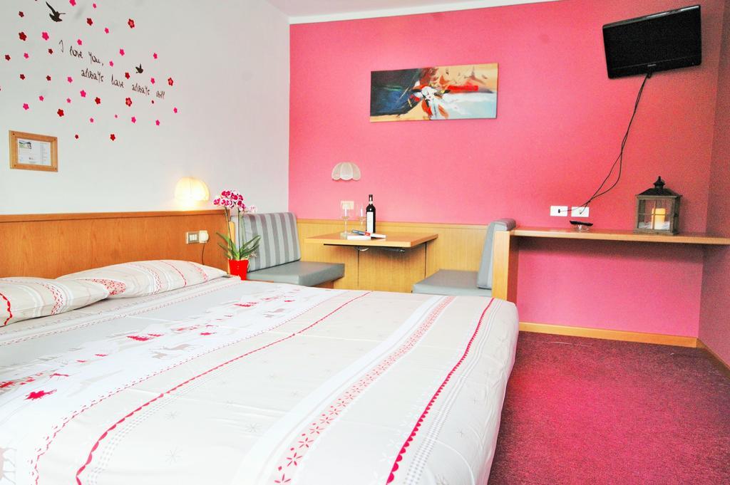 Garni Gimea Hotel Livigno Eksteriør billede